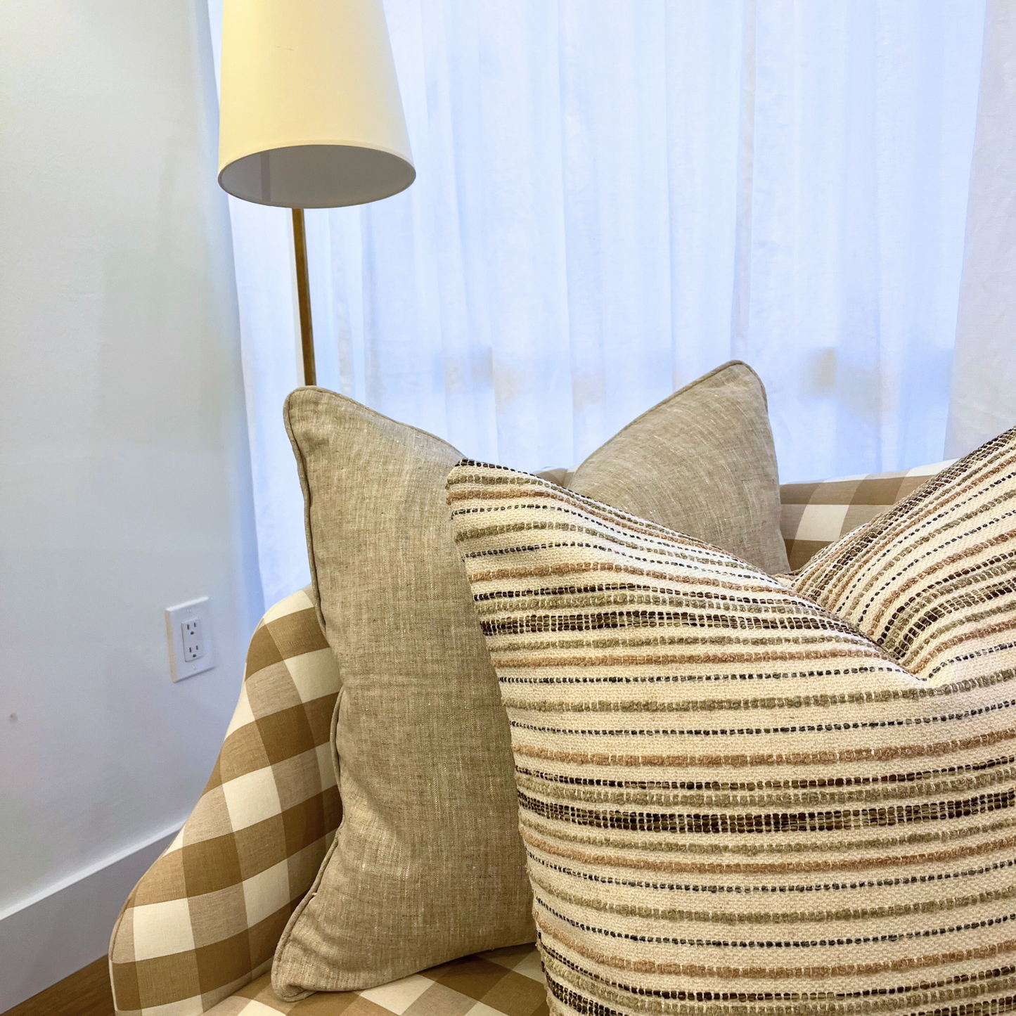 22" x 22" Pillow - Linen in Flax